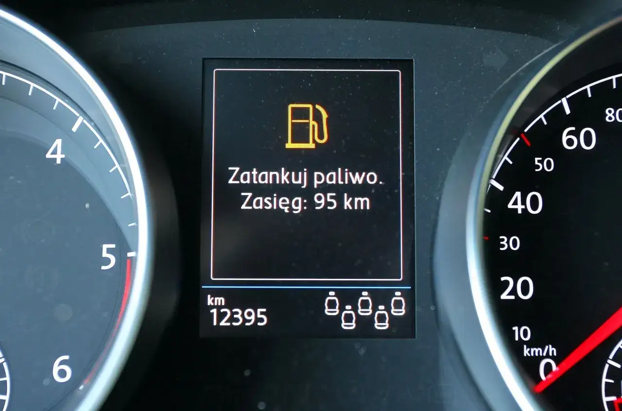 Na desce rozdzielczej wyświetla się komunikat 